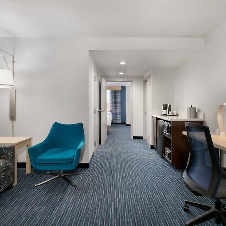 Holiday Inn Express Hotel & Suites Norfolk Airport By Ihg Екстериор снимка