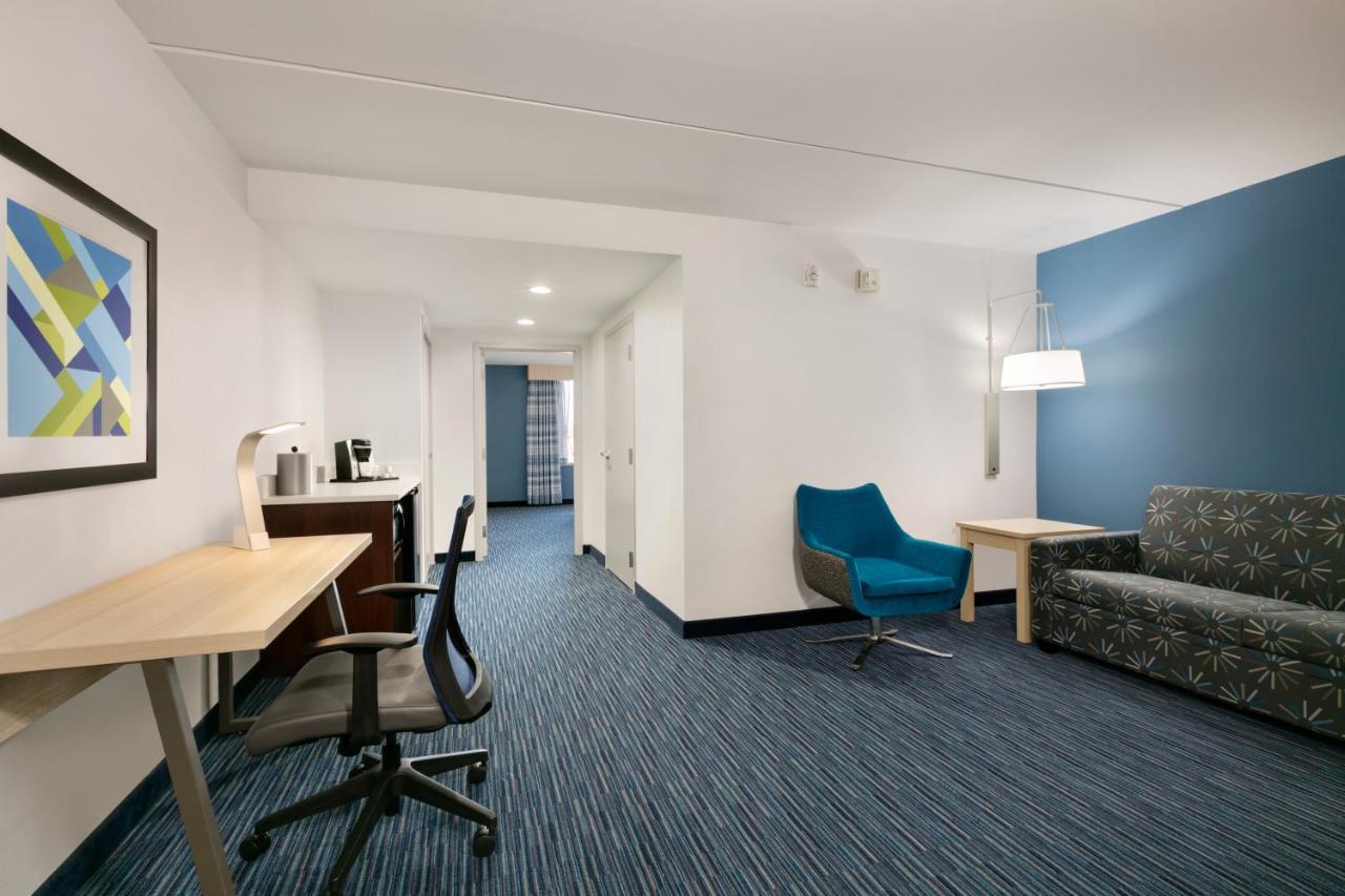 Holiday Inn Express Hotel & Suites Norfolk Airport By Ihg Екстериор снимка