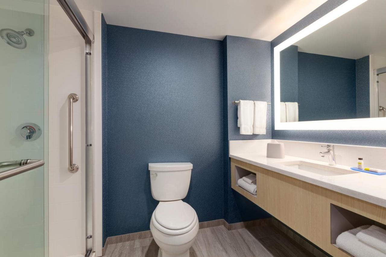 Holiday Inn Express Hotel & Suites Norfolk Airport By Ihg Екстериор снимка