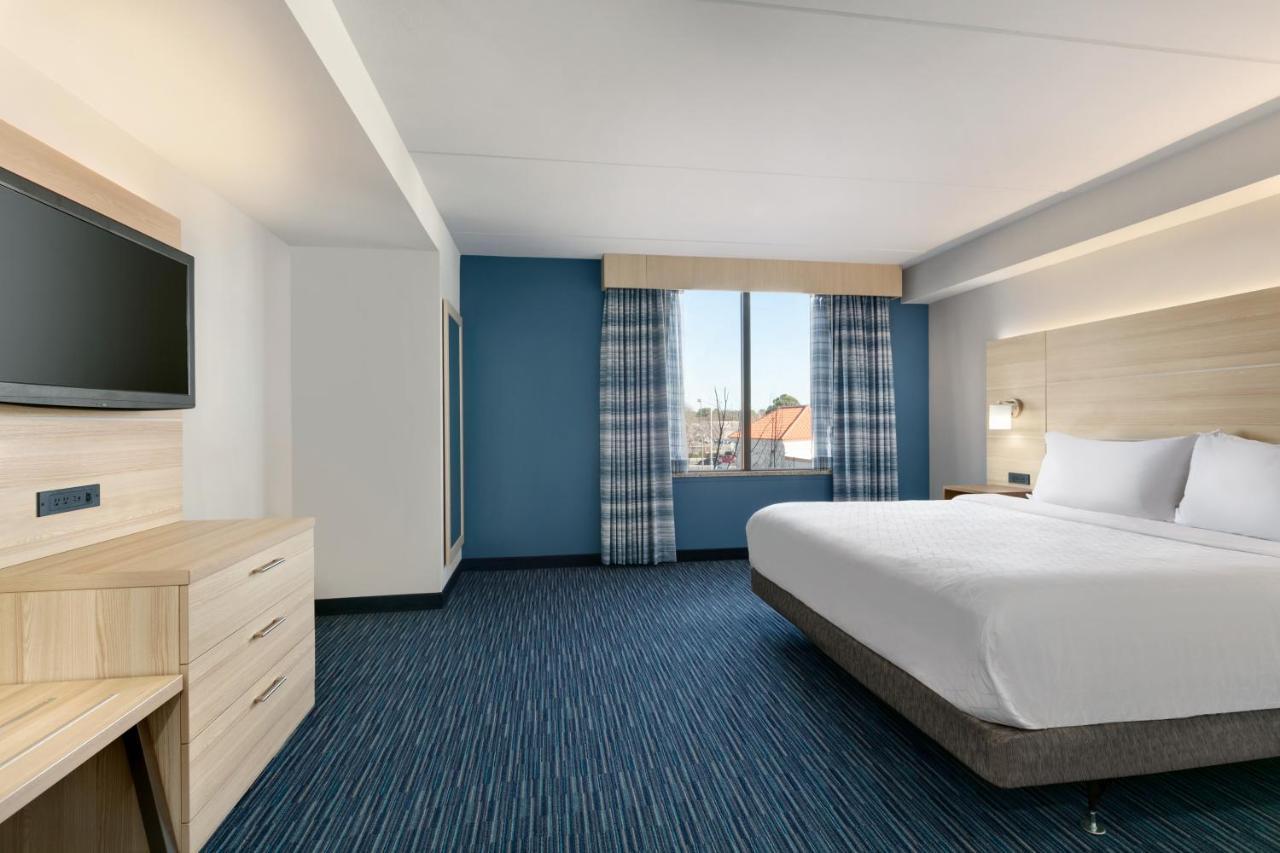 Holiday Inn Express Hotel & Suites Norfolk Airport By Ihg Екстериор снимка