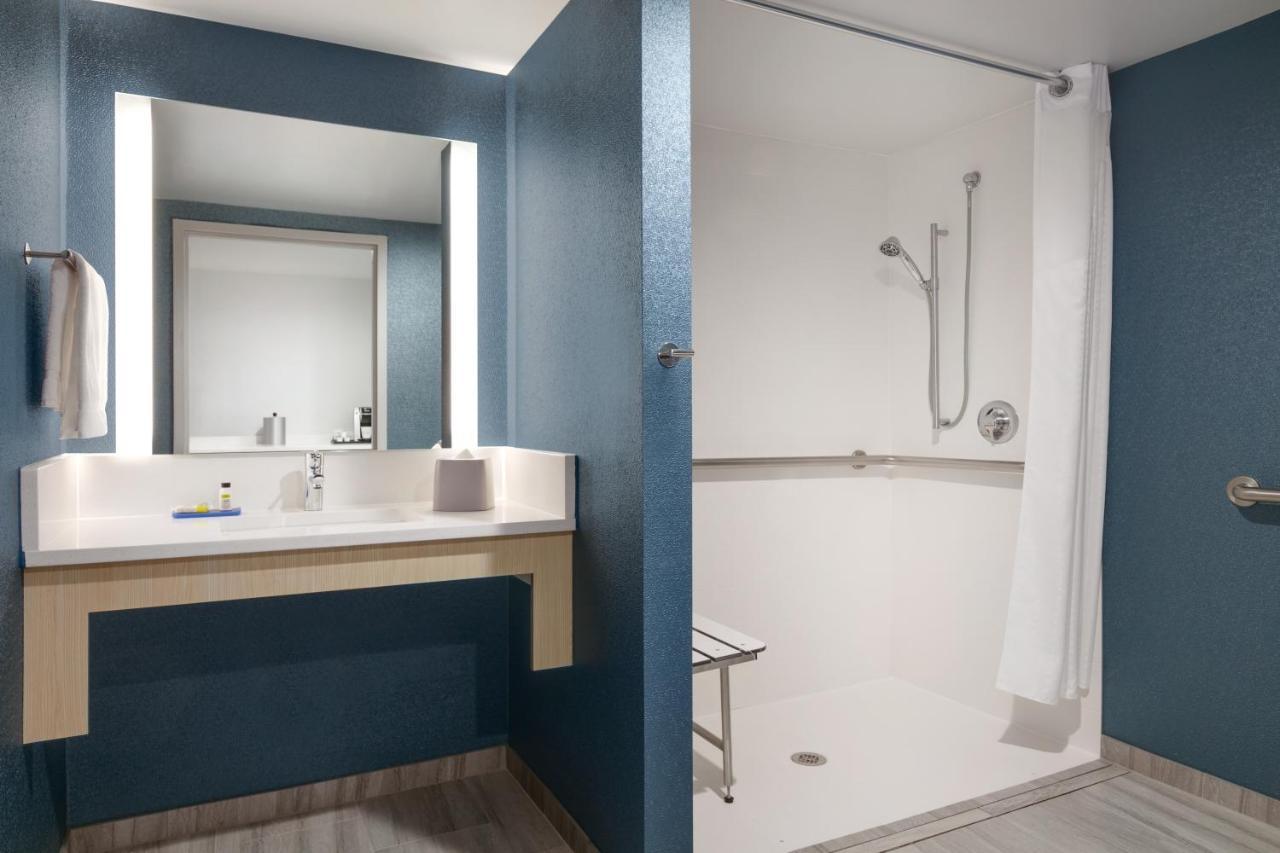Holiday Inn Express Hotel & Suites Norfolk Airport By Ihg Екстериор снимка