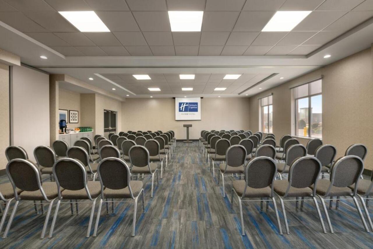 Holiday Inn Express Hotel & Suites Norfolk Airport By Ihg Екстериор снимка
