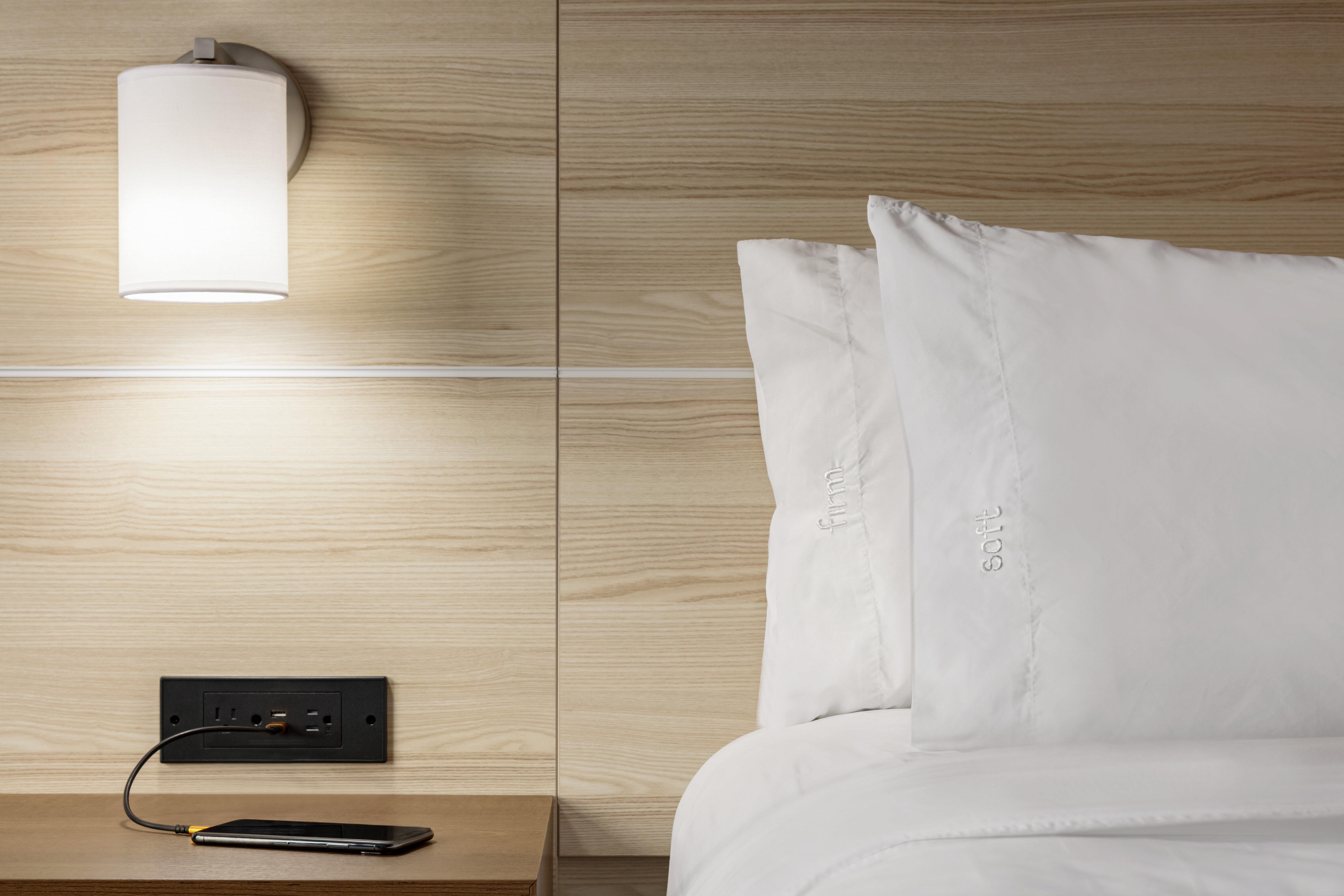 Holiday Inn Express Hotel & Suites Norfolk Airport By Ihg Екстериор снимка