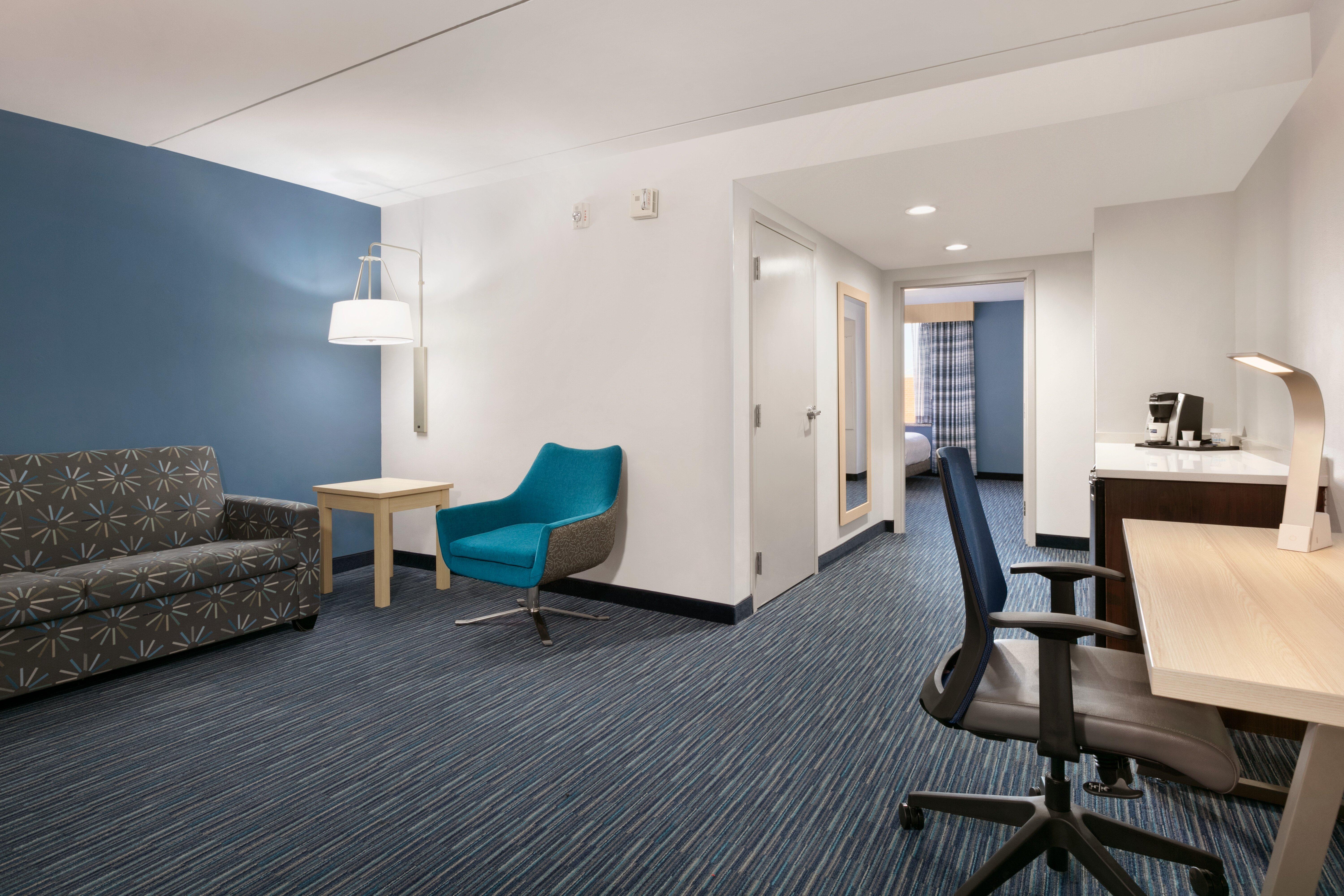 Holiday Inn Express Hotel & Suites Norfolk Airport By Ihg Екстериор снимка