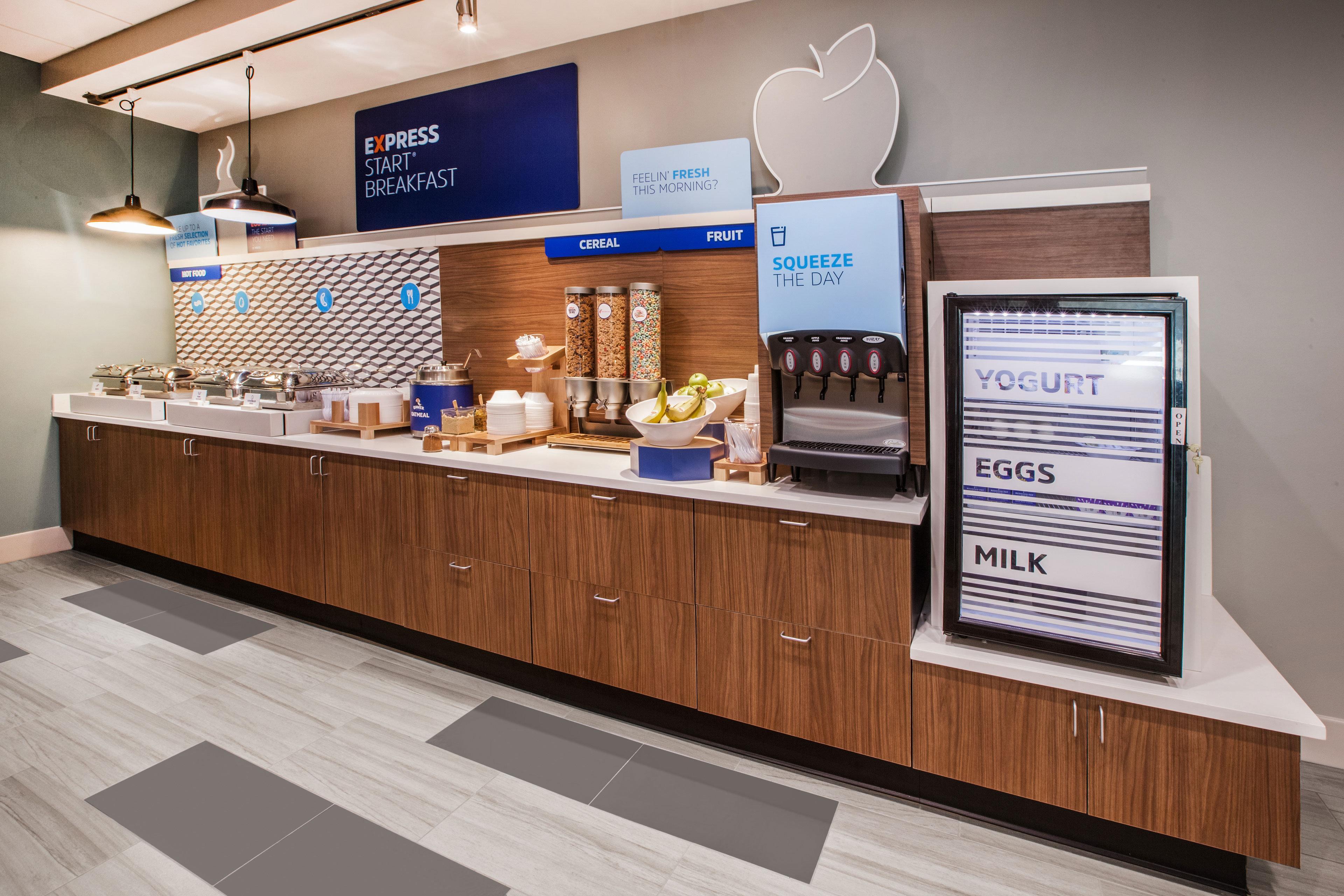 Holiday Inn Express Hotel & Suites Norfolk Airport By Ihg Екстериор снимка