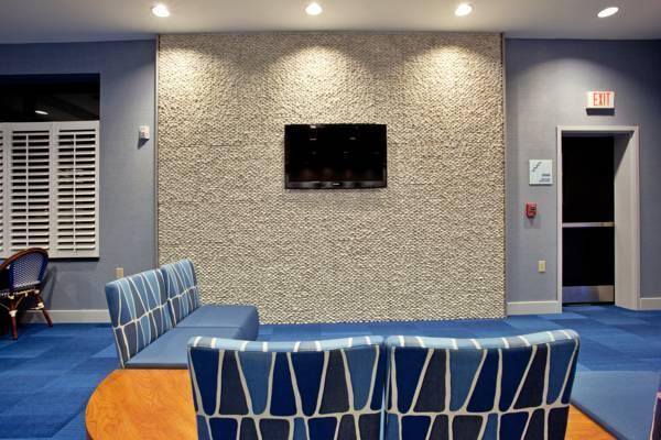 Holiday Inn Express Hotel & Suites Norfolk Airport By Ihg Екстериор снимка
