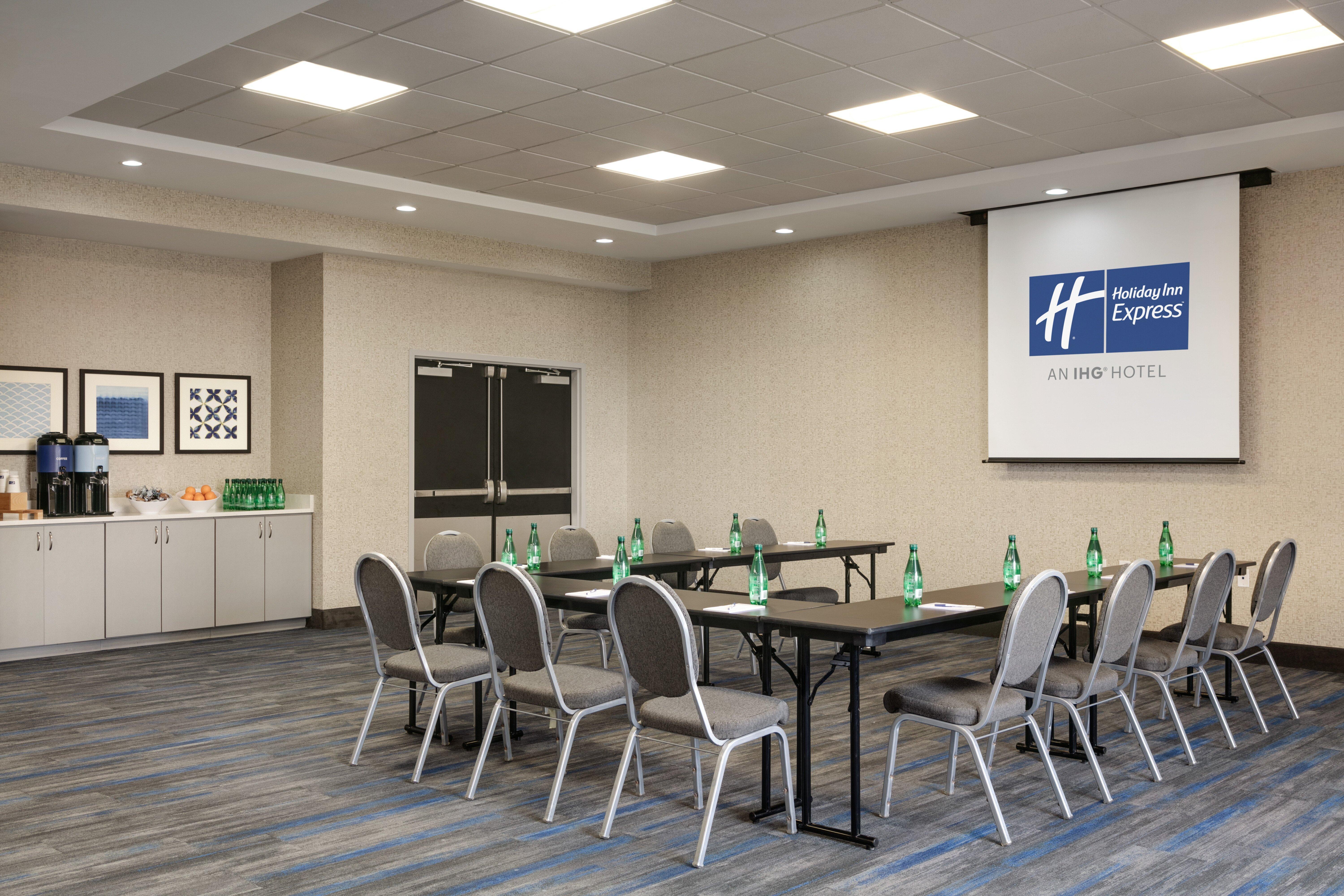 Holiday Inn Express Hotel & Suites Norfolk Airport By Ihg Екстериор снимка